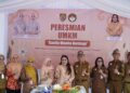 Plt. Sekda Leonard S. Ampung bersama Ketua DWP Kalteng Natalin Leonard S. Ampung saat peresmian Kantin Wanita Berdaya. (Ist)