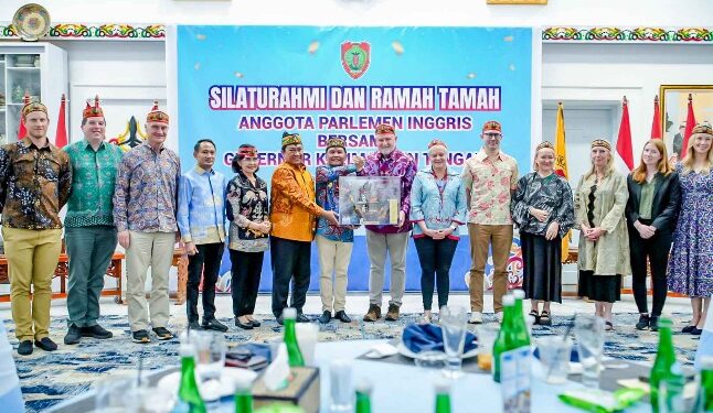 Gubernur Kalteng, Agustiar Sabran, ketika menerima kunjungan Parlemen Inggris.
