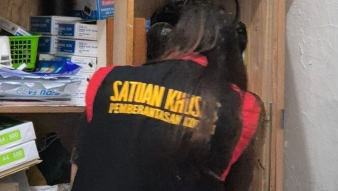 Penggeledahan yang berkangsung di Kantor KPU Kota Palangka Raya, Selasa (28/4/2026) sore. (Ist)