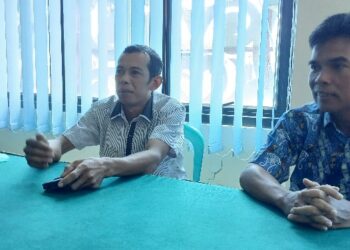 Kades Triyono (kanan) didampingi Kabag Pemerintahan Setda Bartim, Yusia Simon Kameng, Kamis (16/4/2026).