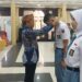Asisten II Setda Bartim, Amrullah, mengalungkan tanda peserta seleksi Paskibraka Barito Timur, Selasa (21/4/2026).