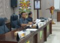 Ketua DPRD Bartim, Nursulistio, didampingi Waket Eskop, memimpin rapat kerja kerja, Senin (27/4/2026).