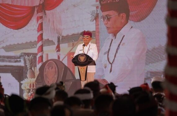 Gubernur Kalteng, Agustiar Sabran, menyampaikan sambutan ketika menghadiri Dharma Shanti Hari Raya Nyepi Tahun Baru Saka 1948 dan Hari Ulang Tahun (HUT) Integrasi ke-46 Kaharingan-Hindu di Wantilan Pura Pitamaha, Rabu (29/4/2026). (Ist)