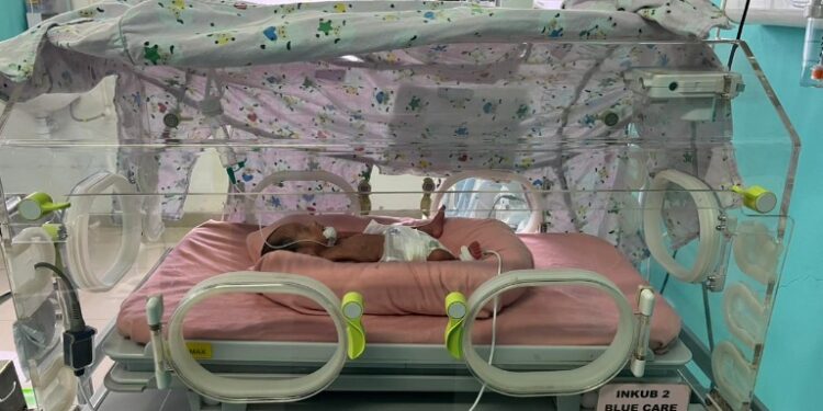 Bayi prematur By Ny.Nola yang masih dalam perawatan di inkubator RS Kandangan.