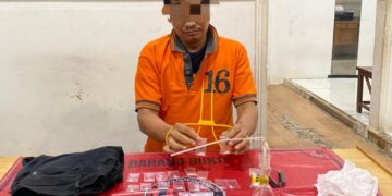 FA (38) dan barang bukti diamankan.