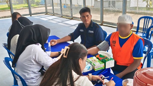 Pemeriksaan kesehatan gratis bagi pegawai, warga binaan, masyarakat atau pengunjung di Rutan Tamiang Layang, Kamis (9/4/2026).