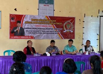 Anggota DPRD Kalteng, Ampera AY Mebas, dalam reses di Aula Desa Unsum, Kecamatan Raren Batuah, Kamis (10/4/2026).