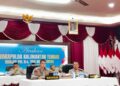 Wakapolda Kalteng Brigjen Pol Yosi Muhamartha, didampingi Kapolres Bartim AKBP Eddy Santoso, memberikan arahan kepada personel Polres Bartim.