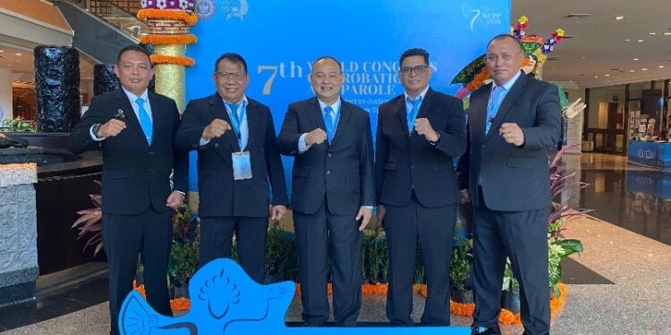 Kakanwil Ditjenpas Kalteng, I Putu Murdiana (dua dari kanan) menhadiri WCCP ke-7 di Bali.