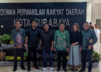Jajaran DPRD Murung Raya, ketika berada di Surabaya.