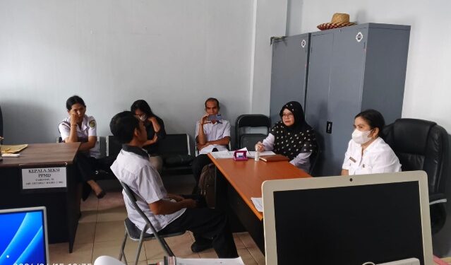 Camat Dusun Timur, Nina Marisa, bertemu dengan Kades Harara Triyono, untuk mengklarifikasi, Rabu (15/4/2026). (Ist)