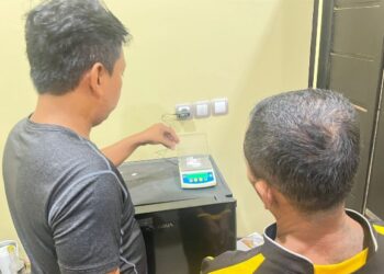 MR (48) (baju kuning).