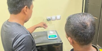 MR (48) (baju kuning).