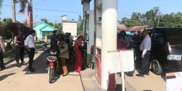 Tim gabungan yang melakukan pengecekan BBM di SPBU Longkang, Kecamatan Dusun Timur, Senin (20/4/2026).