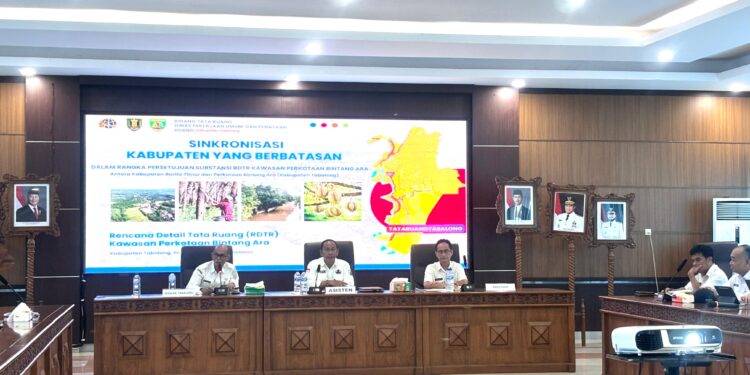 Pelaksanaan sinkronisasi RDTR Kawasan Perkotaan Bintang Ara dengan RTRW, di Aula Kantor Bupati Bartim, Selasa (21/4/2026).