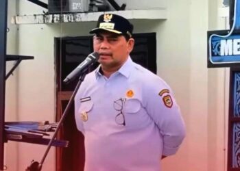 Bupati Barito Utara, Shalahuddin, memimpin apel di Dinas Pendidikan, Rabu (24/4/2026).