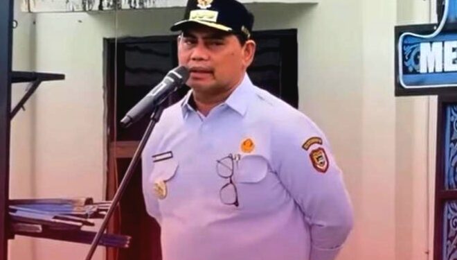 Bupati Barito Utara, Shalahuddin, memimpin apel di Dinas Pendidikan, Rabu (24/4/2026).