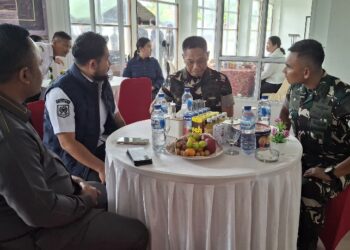 Ketua DPRD Bartim, Nursulistio (paling kanan), menghadiri pertemuan dengan Irdam Tambun Bungai, Rabu (22/4/2026).