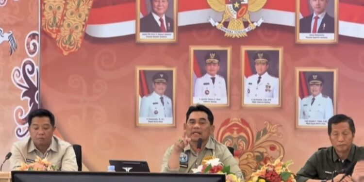 Bupati Barito Utara, Shalahuddin, memimpin rapat koordinasi bersama jajaran perangkat daerah dan tim teknis, Senin (27/04/2026).