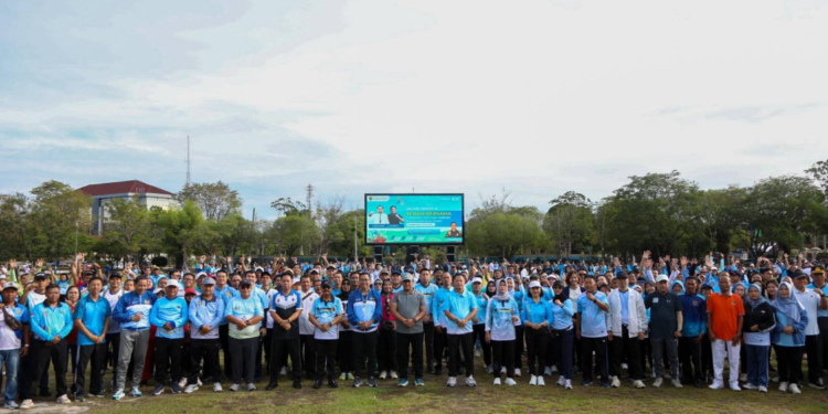 Wagub Kalteng, Edy Pratowo, bersama jajaran ASN mengikuti Jalan Sehat Hari Desa 2026, Jumat (9/1/2026).