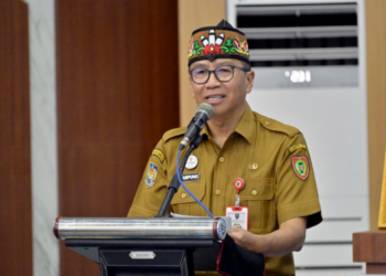 Plt. Sekda Kalteng, Leonard S. Ampung, menyampaikan arahan dalam Sosialisasi Ranwal RKPD 2027, Senin (19/1/2026).