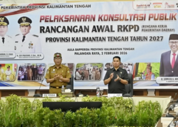 Plt Sekretaris Daerah Kalteng, Leonard S. Ampung, memimpin pelaksanaan konsultasi publik RKPD 2027, Senin (2/2/2026).