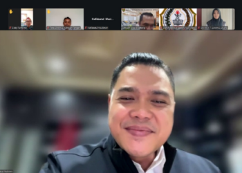 Plt Kepala Disdik Kalteng, Muhammad Reza Prabowo, mengikuti kegiatan virtual pendidikan.