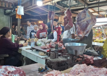 Satgas Saber terus memperketat pemantauan dan pengawasan harga serta mutu pangan di sejumlah pasar tradisional di Palangka Raya, Jumat (6/2/2026).