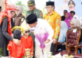 Gubernur Kalteng, Agustiar Sabran, disambangi anak - anak peserta yang antusias mengikuti Pawai Tarhib.