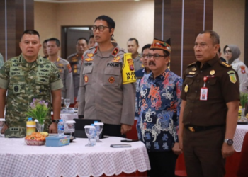 Asisten Perekonomian dan Pembangunan Setda Provinsi Kalteng Herson B. Aden, bersama unsur Forkopimda, menghadiri peresmian dan groundbreaking pembangunan 1.179 SPPG serta 18 gudang ketahanan pangan Polri secara virtual di Aula Arya Dharma Mapolda Kalteng.