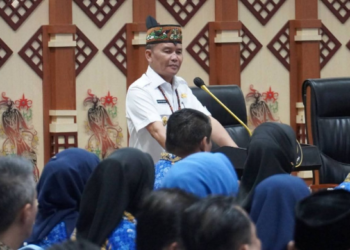 Gubernur Kalimantan Tengah, Agustiar Sabran, saat memberikan pengarahan kepada seluruh ASN di Aula Jayang Tingang, Palangka Raya, Rabu (18/2/2026).