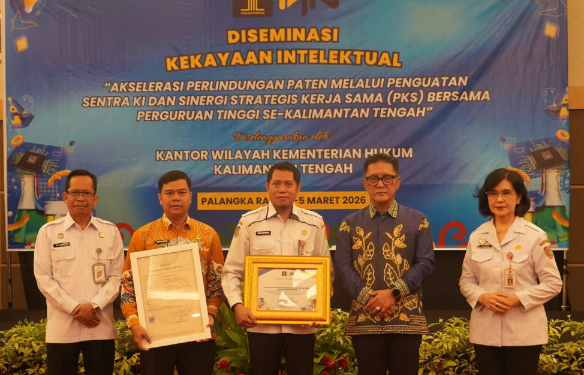 Plt Asisten Pemerintahan dan Kesejahteraan Rakyat, Linae Victoria Aden (paling kiri), dalam kegiatan diseminasi kekayaan intelektual.