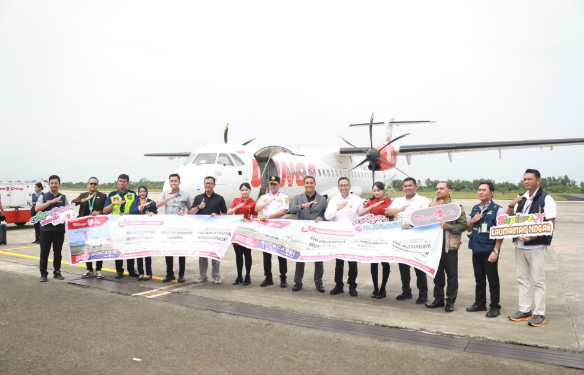 Plt Sekretaris Daerah Provinsi Kalteng, Leonard S. Ampung, mewakili Gubernur Agustiar Sabran, menghadiri peluncuran rute baru penerbangan maskapai pesawat Wings Air.