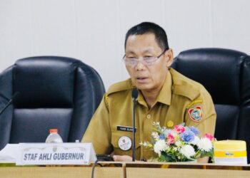 Staf Ahli Gubernur Bidang Ekonomi, Keuangan dan Pembangunan, Yuas Elko, ketika menyampaikan arahan dalam forum.