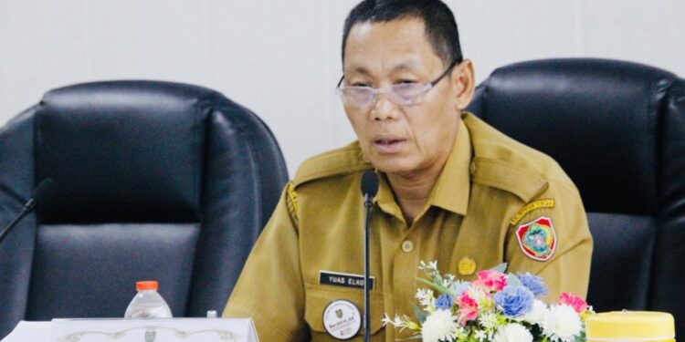 Staf Ahli Gubernur Bidang Ekonomi, Keuangan dan Pembangunan, Yuas Elko, ketika menyampaikan arahan dalam forum.