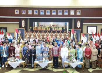 Gubernur Kalteng, Agustiar Sabran dan Wagub, Edy Protowo, menghadiri peringatan Hari Kartini yang diselenggarakan di Aula Jayang Tingang, Selasa (21/4/2026). (Ist)