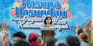 Pj Sekda Kalteng, Linae Victoria Aden, menyampaikan sambutan sekaligus membuka kegiatan Hasupa Hasundau (Gala Dinner) Pemilihan Jagau dan Nyai Kalimantan Tengah Tahun 2026 yang digelar di Istana Isen Mulang Rumah Jabatan Gubernur Kalimantan Tengah, Jumat (15/5/2026). (Ist)