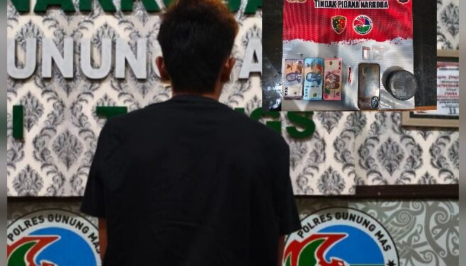 AG (21) dan barang bukti yang diamankan.