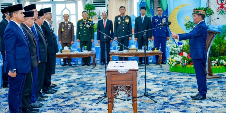 Gunernur Kalteng, Agustiar Sabran, ketika mengambil sumpah janji jabatan enam pejabat, Selasa (26/5/2026). (Ist)