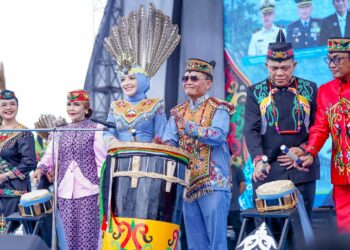 Gubernur Agustiar Sabran, membuka gelaran FBIM 2026, Kalteng Expo, dan Karnaval Budaya di Bundaran Besar Palangka Raya, Minggu (17/5/2026). (Ist)