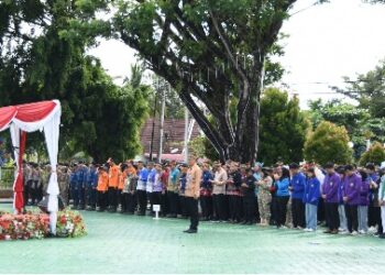 Sekda Barito Utara, Muhlis memimpin Upacara Hut ke-69 Kalteng dan Harkitnas, Sabtu (23/5/2026).