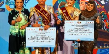 Wakil Ketua I DPRD Murung Raya, Dina Maulidah (paling kiri), berpose dengan perwakilan Jagau Nyai asal Murung Raya yang meraih juara terfavorit pada ajang FBIM 2026.