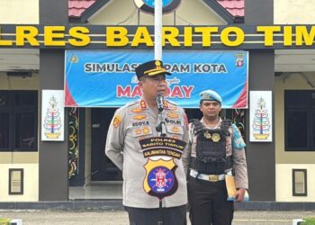 Kapolres Bartim, AKBP Eddy Santoso, memberikan arahan dalam apel, Jumat (1/5/2026).