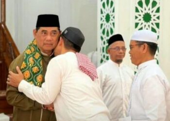 Bupati Barito Utara, Shalahuddin, ibadah Shalat Jumat berjamaah di Masjid Raya Shiratal Mustaqim, Jumat (1/5/2026).