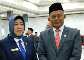 Ketua DPRD Barito Utara, Hj.Mery Rukaini, bersama Setwan Sudiyono, usai dilantik, Senin (4/5/2026).