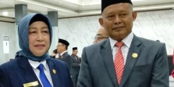 Ketua DPRD Barito Utara, Hj.Mery Rukaini, bersama Setwan Sudiyono, usai dilantik, Senin (4/5/2026).