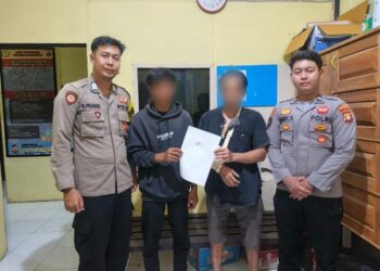 Jajaran Polsek Rajumpit memediasi kedua belah pihak yang terlibat kecelakaan lalu lintas, Senin (4/5/2026). (Ist)