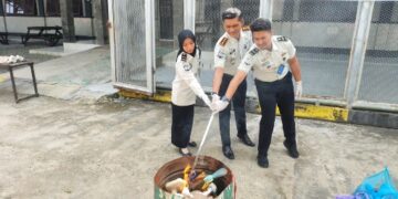 Pemusnahan barang bukti sitaan yang dipimpin langsung Kepala Rutan Tamiang Layang, Agung Novarianto, Selasa (5/5/2026).