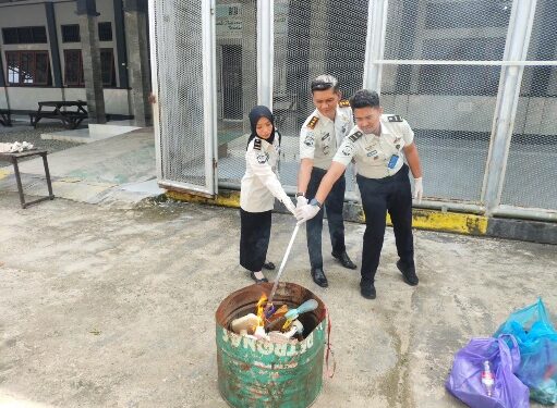 Pemusnahan barang bukti sitaan yang dipimpin langsung Kepala Rutan Tamiang Layang, Agung Novarianto, Selasa (5/5/2026).