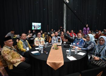Wabup Bartim, Adi Mula Nakalelu, bersams kepala daerah lain yang turut menghadiri kegiatan, Selasa (5/5/2026). (Ist Forkopimda Setda Bartim)